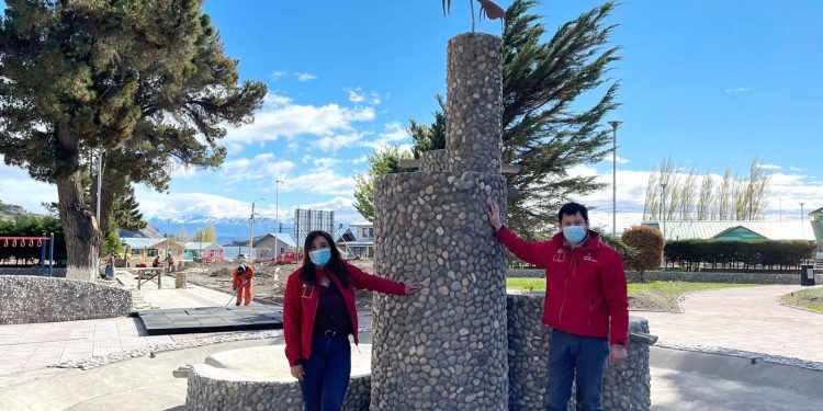 Seremi de Vivienda comprobó avance del 90% en obras de mejoramiento de la plaza de Chile Chico