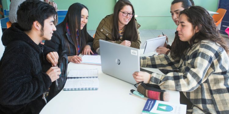 UAysén imparte preuniversitario gratuito a 310 jóvenes de 28 establecimientos de la región