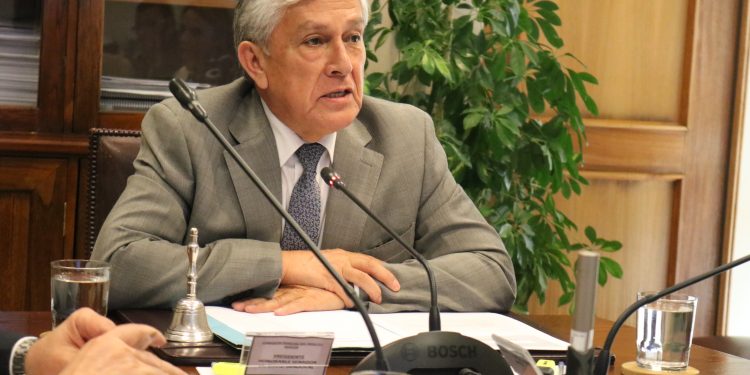 Sandoval logra acuerdo transversal del Senado para solicitar al Ministerio de Salud se implemente mediana complejidad en el Hospital de Puerto Aysén