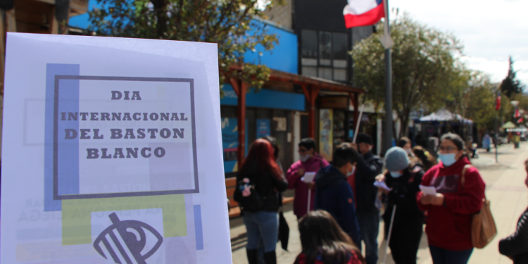 Agrupación de Ciegos de la Patagonia realizó intervención urbana para conmemorar Día Mundial del Bastón Blanco