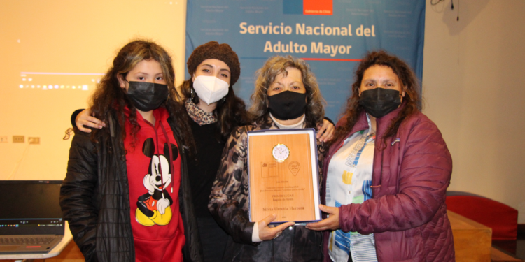 Primer Lugar de Concurso Literario ‘Confieso que he vivido’ a nivel regional recayó en Silvia Urrutia de Puyuhuapi
