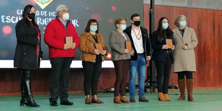 Escuela Básica Ribera Sur reconoció a su comunidad educativa a través de original y emotiva ceremonia Cuadro de Honor 