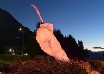 Coyhaique se ilumina de rosa para conmemorar el Día Mundial de la Lucha contra el Cáncer de Mama