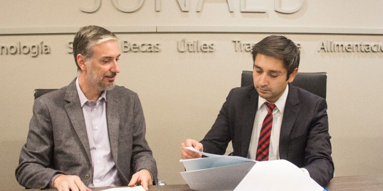 Diputado Calisto confirma pago de becas Patagonia a alumnos rezagados