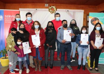 Familias del Comité “Villa Nueva” de Villa Cerro Castillo recibieron las escrituras de sus viviendas