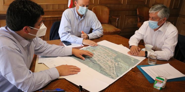 Sandoval se reúne con ministro de Vivienda por demandas habitacionales de comités de Cisnes y Cochrane