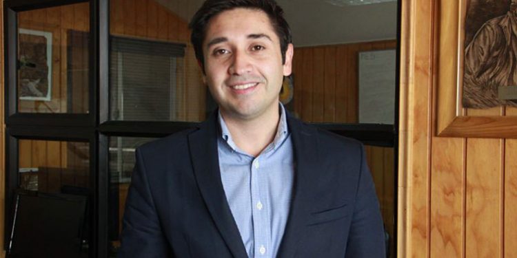 Diputado Calisto y socios del Comité Rukantú de Chile Chico piden a Serviu documento que comprometa compra de terreno ante inminente cambio de gobierno