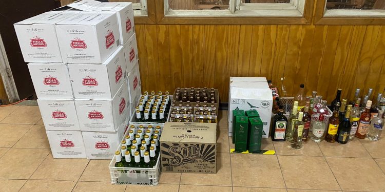 Fiscalización conjunta entre Carabineros, Seremi de Salud y Municipalidad de Coyhaique permitió decomiso de alcoholes desde local no patentado