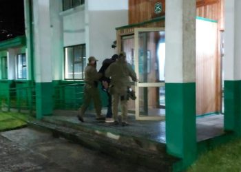 Carabineros de Puerto Cisnes detuvo a sujeto por estafa tras efectuar compra con cheque robado