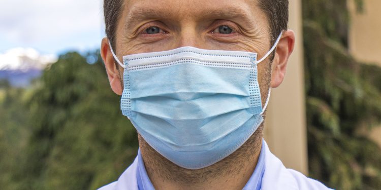 Aumento de pacientes COVID y la llegada del Virus Respiratorio Sincicial en niños duplica tiempos de atención en Hospital Regional superando las 9 horas de espera.