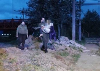 Carabineros de Puerto Aysén rescató con vida a joven mujer desde las aguas del río Aysén