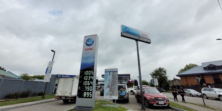 Autoridades regionales gestionan congelar los precios de los combustibles en Aysén
