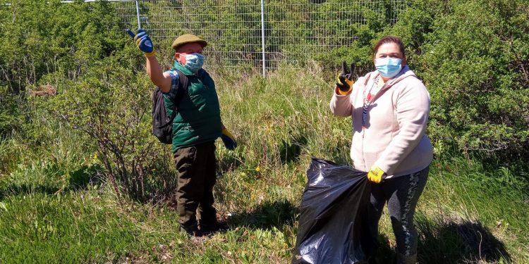 Nueva jornada comunitaria de limpieza impulsada por el Municipio de Coyhaique es llevada a cabo en Balmaceda