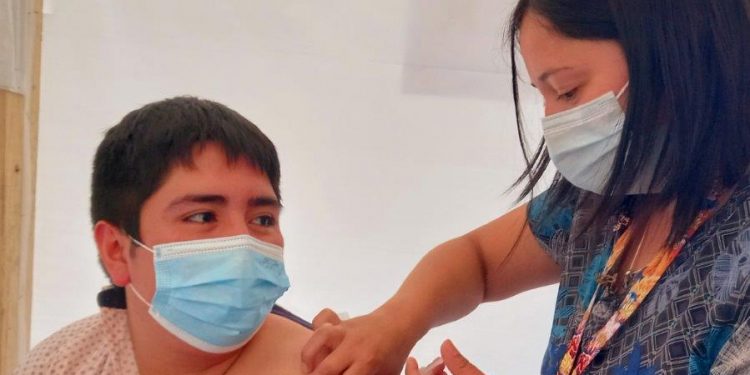 Vacunación, testeo y autocuidado en la región de Aysén: medidas clave para frenar el aumento de casos de COVID-19