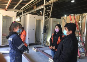 Jóvenes del Liceo Juan Pablo II realizan práctica profesional en faenas de construcción