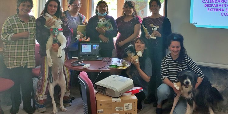 Fructífera jornada sobre los primeros cuidados de las mascotas se desarrolló en Puerto Guadal