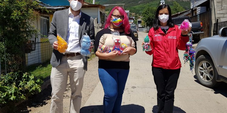Emprendedores de Aysén ofrecen sus productos y servicios en el CyberFOSIS Navidad
