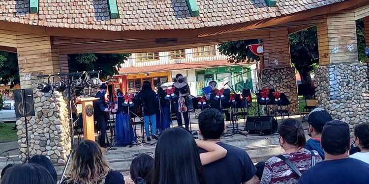 Orquesta Escolar Comunal de Aysén se lució en Concierto Navideño 2021