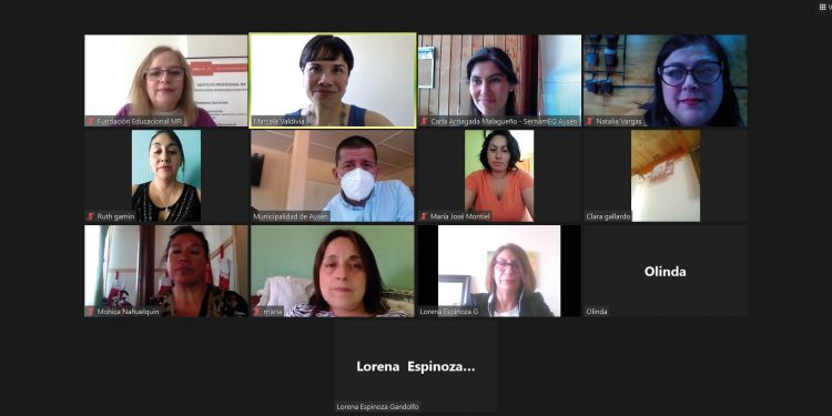 Participantes del Programa Mujeres Jefas de Hogar se certifican en capacitación para fortalecer sus negocios