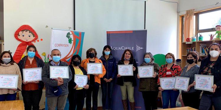AquaChile realiza capacitación en Alfabetización Digital en Puerto Chacabuco