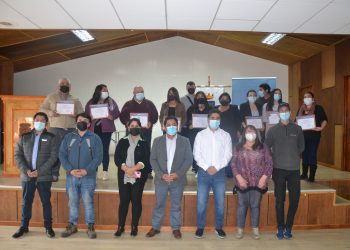 AquaChile y la I. Municipalidad de Guaitecas entregaron becas de excelencia