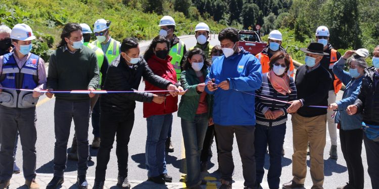 Gobierno y vecinos inauguran pavimentación desde Puyuhuapi al puente El Pangue en la ruta 7 Norte
