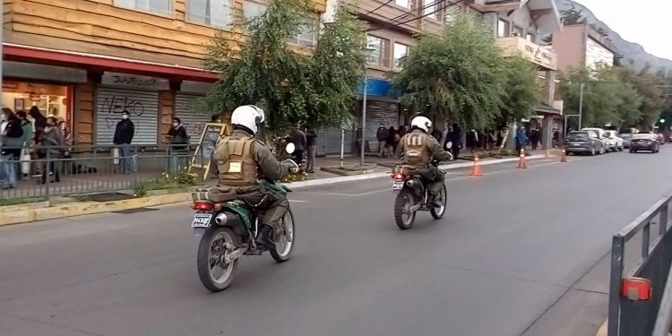 Denuncia de vecinos permitió a Carabineros de Coyhaique detener a un padre tras agredir a su hija, una lactante de ocho meses de vida