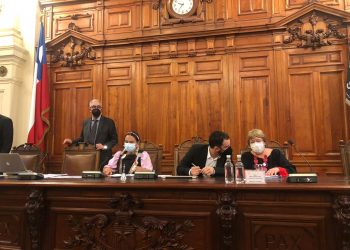 Ex presidenta Bachelet se muestra contraria al parlamentarismo y pide reforzar paridad 