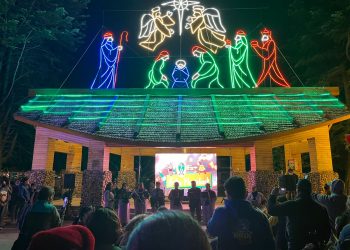 Municipio de Aysén da inicio a la Navidad con ornamentación única en la Región y gran recepción vecinal  