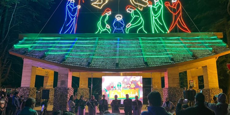 Municipio de Aysén da inicio a la Navidad con ornamentación única en la Región y gran recepción vecinal