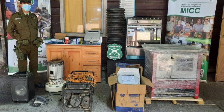 Carabineros de Puerto Aysén en coordinación con la Fiscalía aclaró dos delitos de robo y logra recuperación de múltiples especies