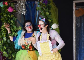 Musical infantil de la compañía Ramillete Clown tuvo excelente recepción del público en Vive el Verano en Aysén