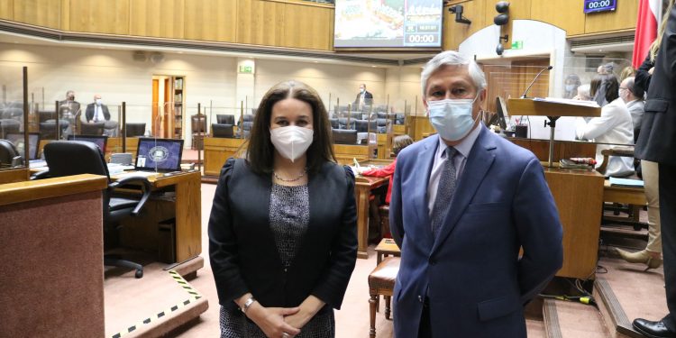 Senadores Órdenes y Sandoval por angiógrafo de Unidad de Hemodinamia:   “Confiamos en trabajo del Servicio de Salud Aysén para que este proyecto se haga realidad”