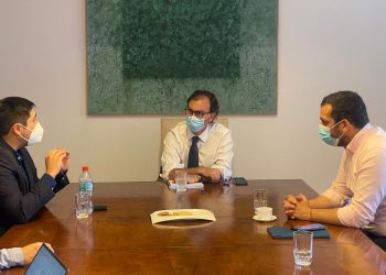 Alcalde Gatica y Diputado Calisto se reúnen con Ministro de Educación buscando solución para Escuela España