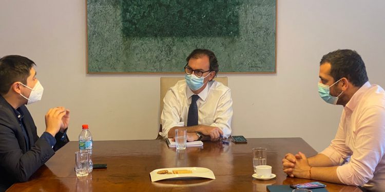 Alcalde Gatica y Diputado Calisto se reúnen con Ministro de Educación buscando solución para Escuela España