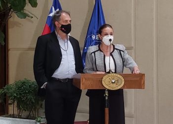 Senadora Órdenes: “Las salmoneras deben hacerse responsable de las externalidades negativas que generan en el país”