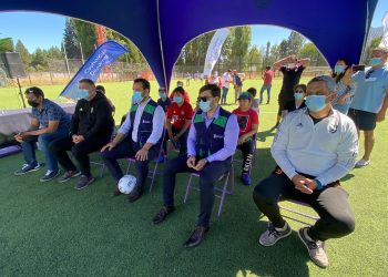 Alcalde de Coyhaique firma convenio con Juventus Academy Chile para programa deportivo en la comuna