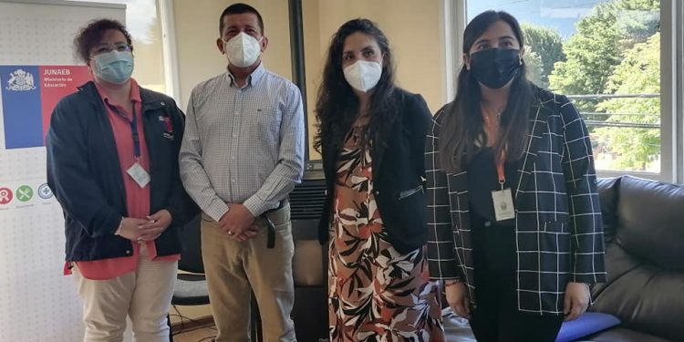 Firman convenio para puesta en marcha del programa de Salud Oral en box dental de escuela Gabriela Mistral de Puerto Aysén.