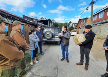 Carabineros, trabajadores del supermercado HiperPatagónico y la comunidad se unen en ayuda de familia damnificada por incendio en Coyhaique.