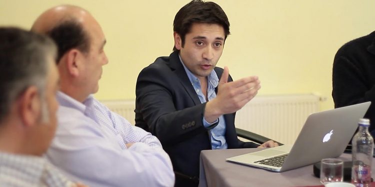 Diputado Calisto recurre a Contraloría por incumplimiento de contrato de empresa que presta servicios a Junaeb.
