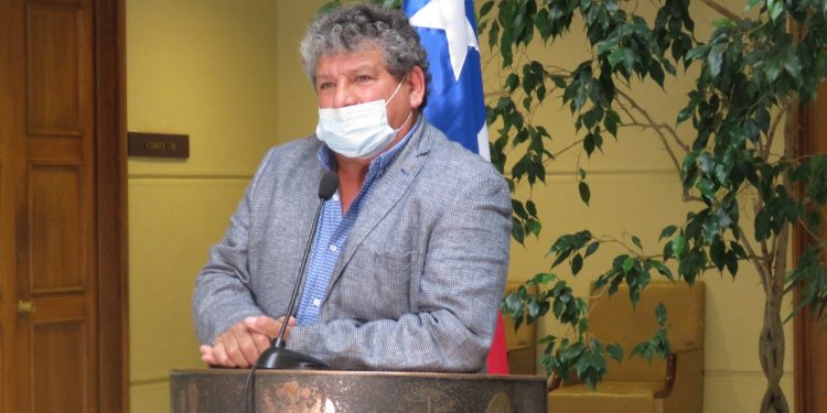 Diputado René Alinco al ministro de Hacienda: “Espero que su gestión como ministro de Hacienda sea un poco diferente a sus opiniones como cuando fue presidente del Banco Central”.