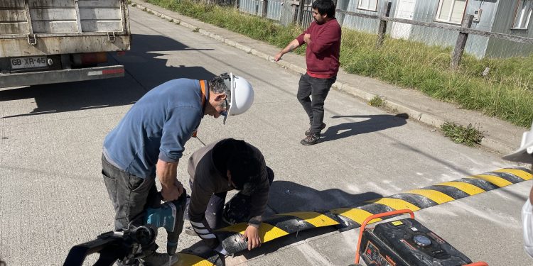 Dirección de Tránsito de Aysén atiende requerimientos viales y renovación de permisos de circulación en Villa Mañihuales.