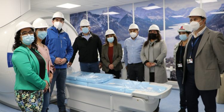 Nuevo Consejo Regional visita avances de la instalación del Resonador Magnético.