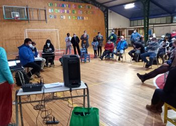 Alcalde y Concejales de Cisnes junto con vecinos de Raúl Marín dialogaron en torno a temas prioritarios de la localidad.