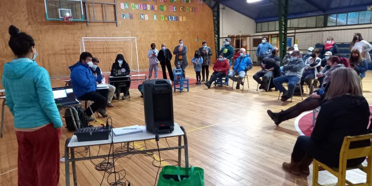 Alcalde y Concejales de Cisnes junto con vecinos de Raúl Marín dialogaron en torno a temas prioritarios de la localidad.