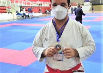Aysenino logra clasificar al Panamericano de Parakarate 2022.