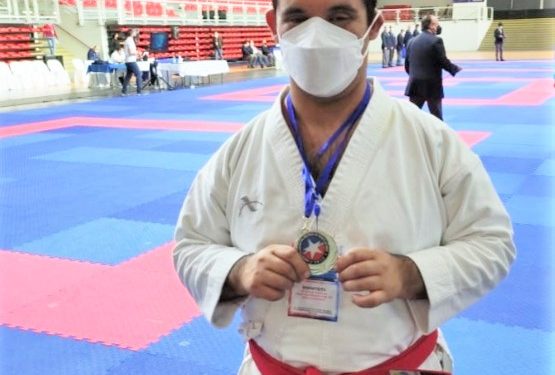 Aysenino logra clasificar al Panamericano de Parakarate 2022.