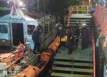 Armada apoyó evacuación médica desde Puerto Aguirre a Puerto Chacabuco.