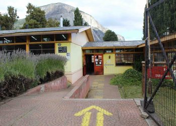 Diputado Calisto acusa excesiva burocracia y hace llamado a nuevas autoridades a concretar arriendo para Escuela España.
