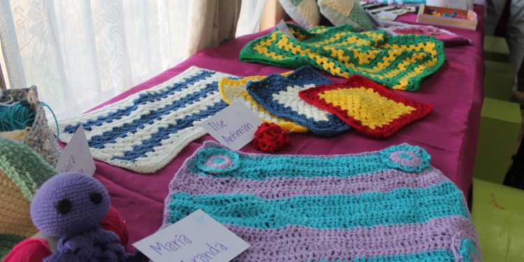 Vecinas del barrio Quebrada de la Cruz culminan con éxito Taller de Tejido a Crochet del Programa Quiero Mi Barrio.